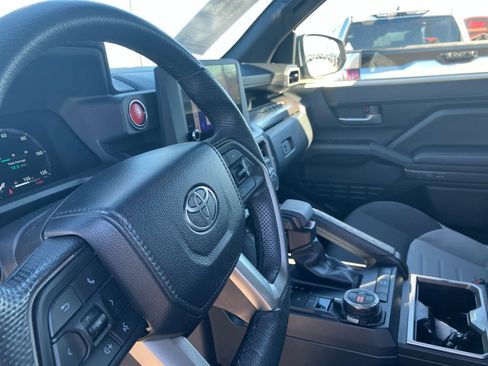Used 2024 Toyota Tacoma TRD Off-Road image 9