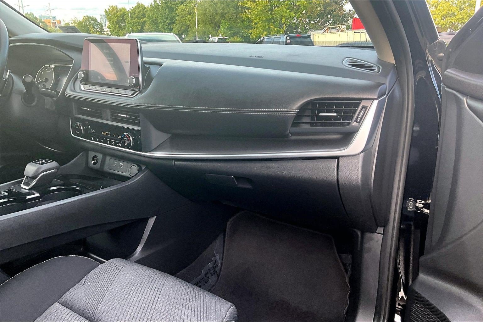 Used 2024 Nissan Rogue SV AWD/4WD image 15