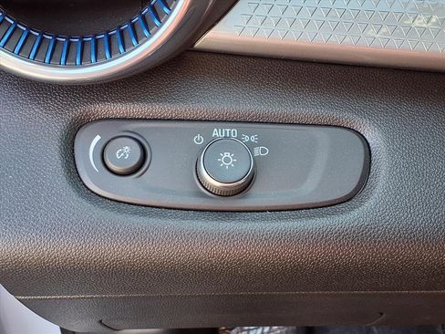 New 2025 Chevrolet Trax LT w/ Driver Confidence Package image 9