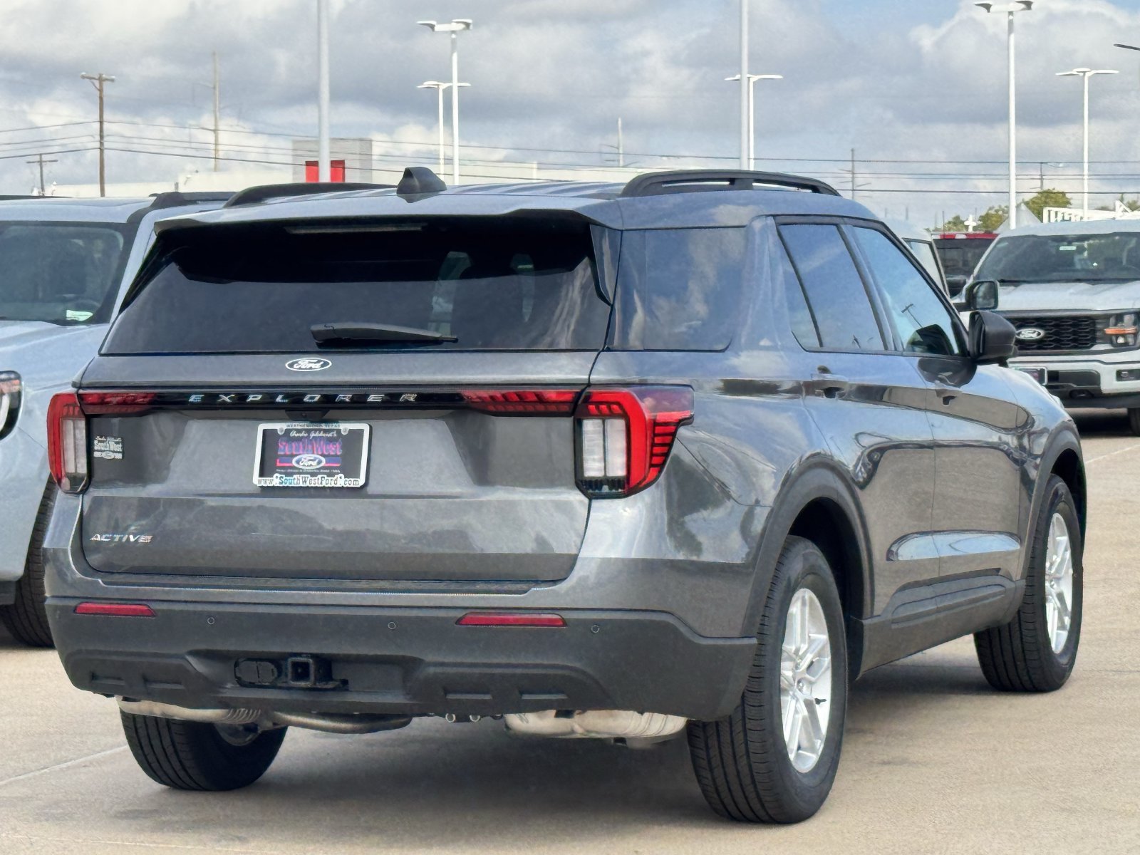 New 2027 Ford Explorer Active RWD image 4