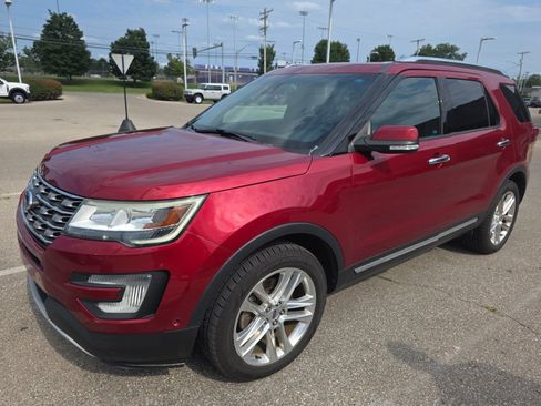 Used 2017 Ford Explorer Limited w/ Equipment Group 301A AWD/4WD image 5