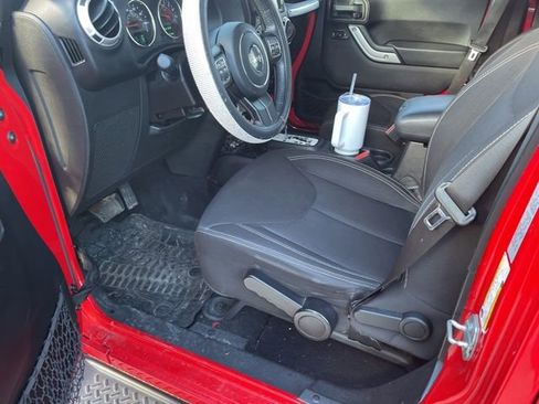 Used 2015 Jeep Wrangler Unlimited Sahara w/ Connectivity Group image 11