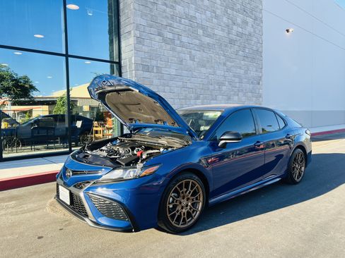 Used 2023 Toyota Camry SE w/ Convenience Package FWD image 5