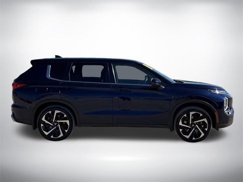 Used 2022 Mitsubishi Outlander SE image 6