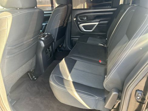 Used 2018 Nissan Titan SV w/ SV Convenience Package image 9