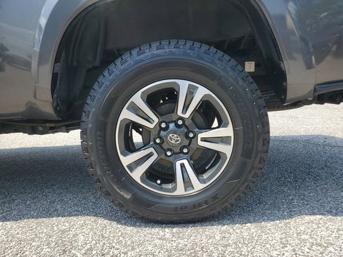 Used 2016 Toyota Tacoma TRD Sport w/ Premium & Technology Package AWD/4WD image 13