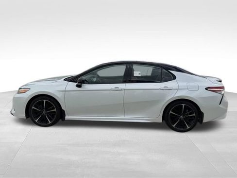Used 2020 Toyota Camry XSE FWD image 4