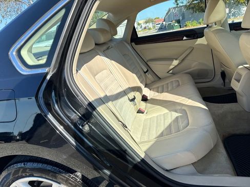Used 2012 Volkswagen Passat TDI SEL Premium image 20