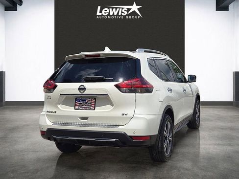 Used 2019 Nissan Rogue SV w/ Premium Package FWD image 4