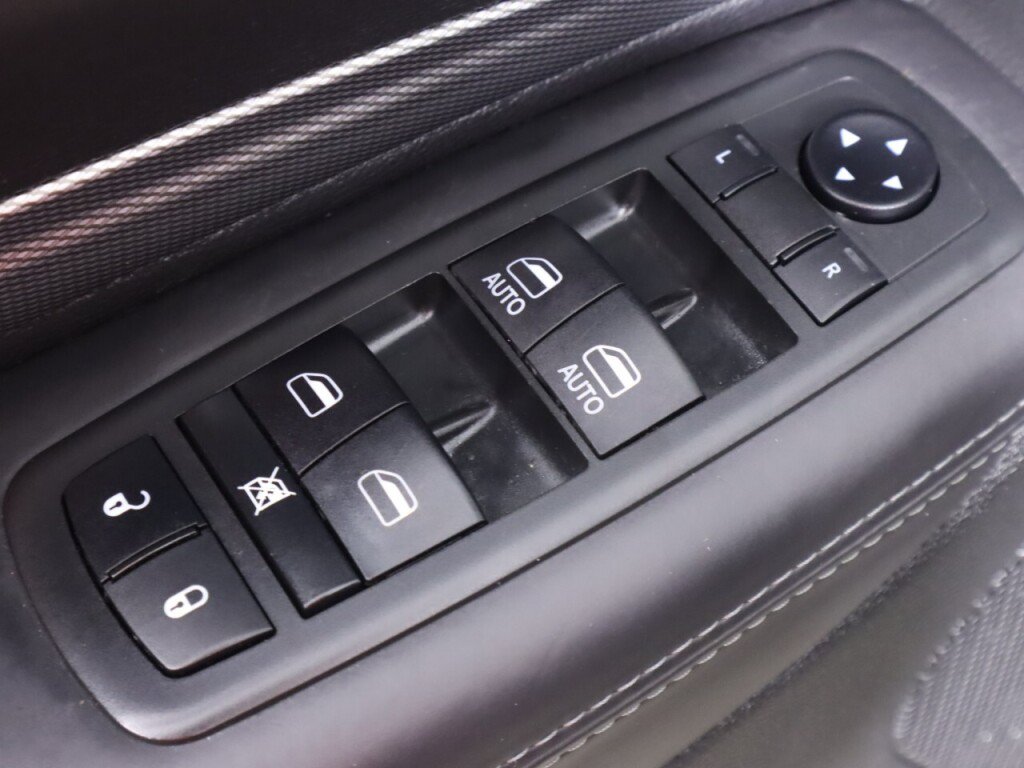 Used 2019 Dodge Durango R/T w/ Technology Group AWD/4WD image 32