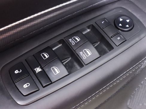 Used 2019 Dodge Durango R/T w/ Technology Group AWD/4WD image 32