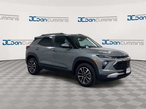Used 2025 Chevrolet TrailBlazer LT image 2