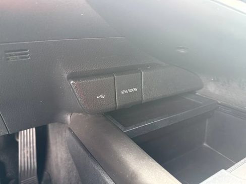 Used 2022 Toyota Camry SE w/ Convenience Package FWD image 31