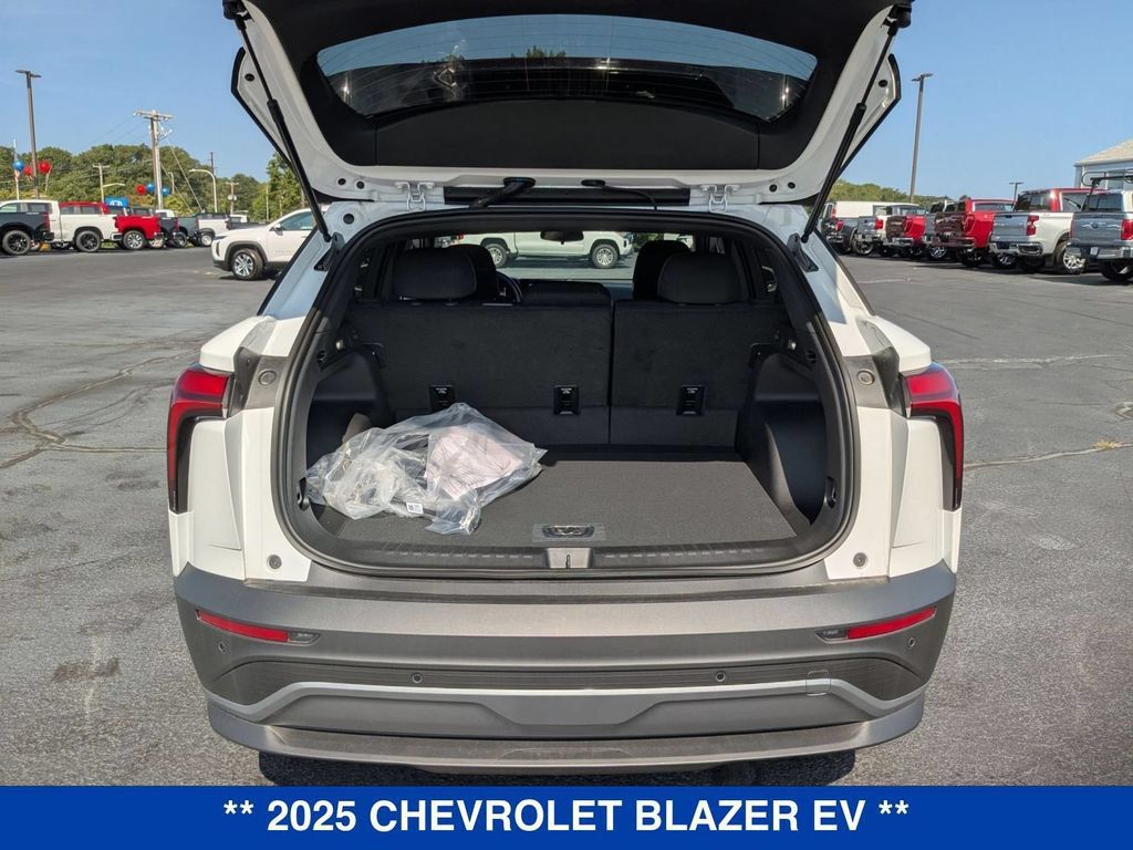 New 2025 Chevrolet Blazer EV LT AWD/4WD image 27