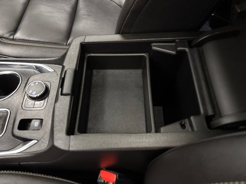 Used 2023 Chevrolet Traverse LT w/ LT Premium Package AWD/4WD image 18