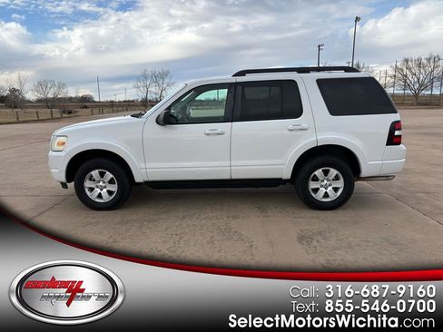 Used 2009 Ford Explorer XLT image 1