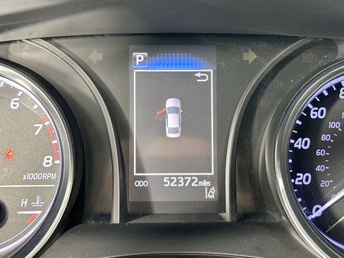 Used 2019 Toyota Camry SE FWD image 12