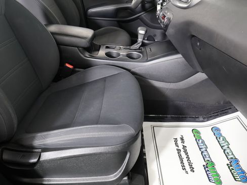 Used 2019 Kia Sorento LX image 28