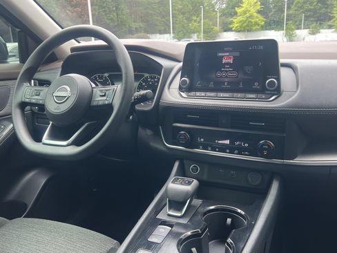 Certified 2023 Nissan Rogue SV FWD image 5