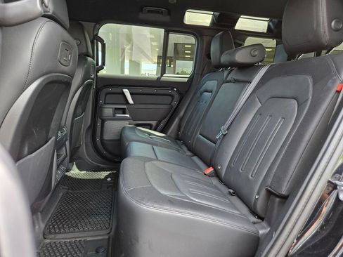 Used 2022 Land Rover Defender 110 X-Dynamic SE AWD/4WD image 13