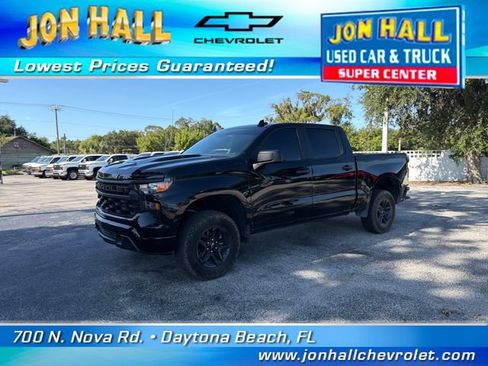 Used 2025 Chevrolet Silverado 1500 Custom Trail Boss w/ Midnight Edition AWD/4WD image 2
