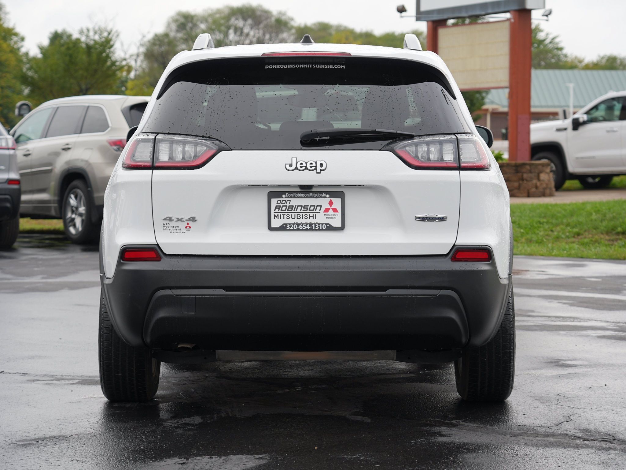 Used 2021 Jeep Cherokee Latitude AWD/4WD image 4