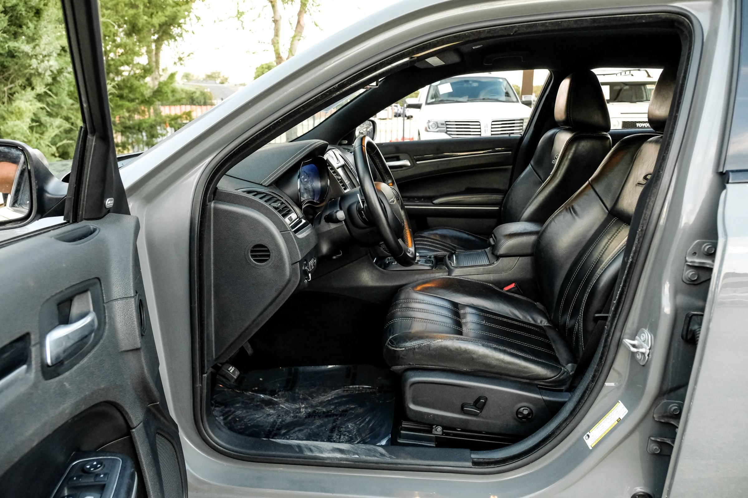 Used 2019 Chrysler 300 S AWD/4WD image 4