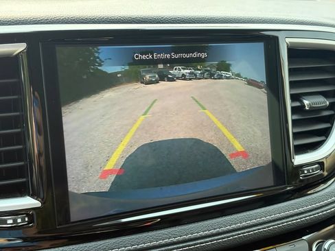 Used 2023 Chrysler Pacifica Touring-L FWD image 34