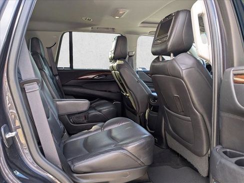 Used 2017 Cadillac Escalade Luxury image 22