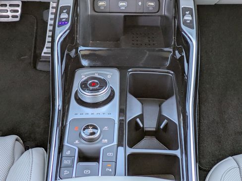 Used 2023 Kia Sorento SX Prestige w/ Panoramic Sunroof Package image 18