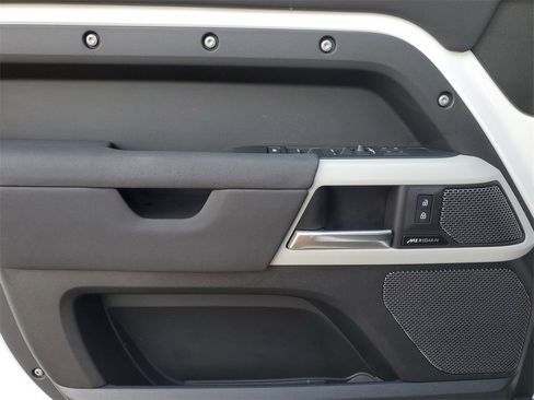 Used 2023 Land Rover Defender 110 S image 10