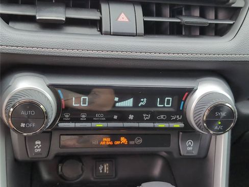 Used 2024 Toyota RAV4 XLE FWD image 20