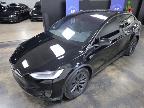 Used 2016 Tesla Model X 75D image 10