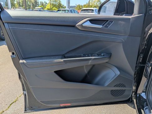 New 2026 Volkswagen Taos SE FWD image 10
