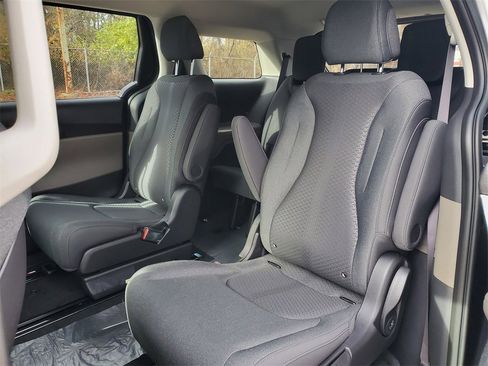 New 2026 Kia Carnival LX image 29