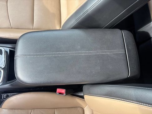 Used 2022 Chevrolet Equinox Premier AWD/4WD image 32