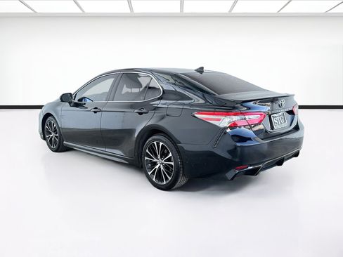 Used 2019 Toyota Camry SE w/ Carpet Mat Package FWD image 6