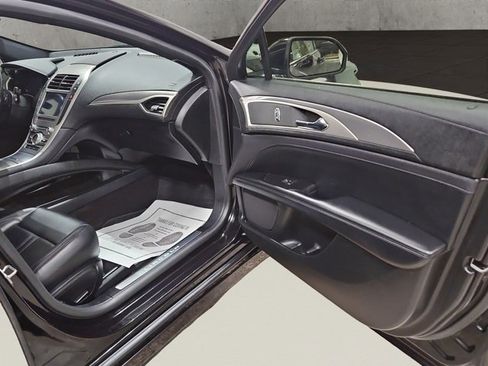 Used 2020 Lincoln MKZ w/ Convenience Package image 18