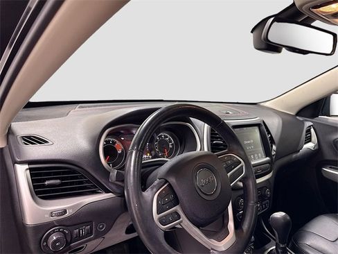 Used 2018 Jeep Cherokee Trailhawk w/ Quick Order Package 27L image 11