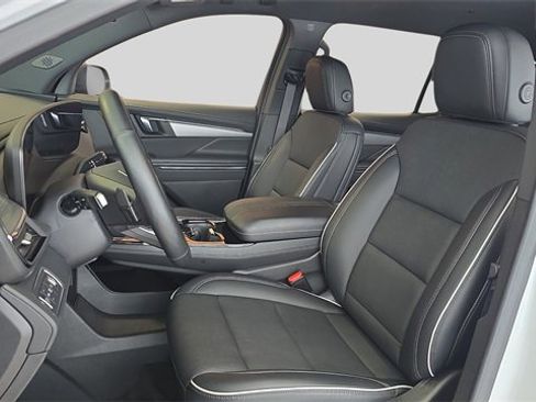 Used 2025 Buick Enclave Preferred image 11