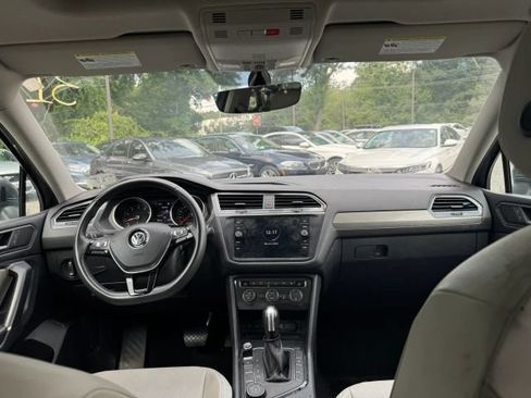 Used 2020 Volkswagen Tiguan SE w/ Panoramic Sunroof Package AWD/4WD image 17