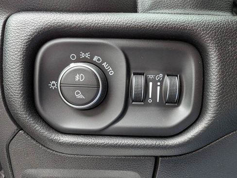 Used 2019 RAM 1500 Big Horn AWD/4WD image 35