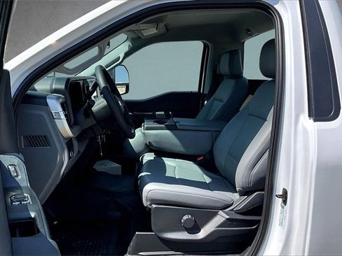 New 2025 Ford F550 4x4 Regular Cab Super Duty w/ XL Chrome Package image 9
