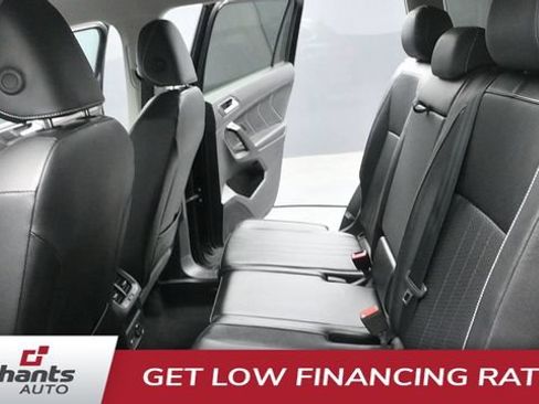 Used 2024 Volkswagen Tiguan SE FWD image 24