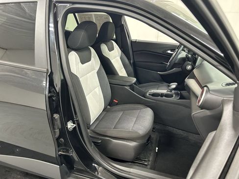 Certified 2024 Chevrolet Trax RS w/ Driver Confidence Package FWD image 22