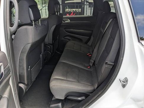 Used 2019 Jeep Grand Cherokee Laredo w/ Security & Convenience Group AWD/4WD image 11