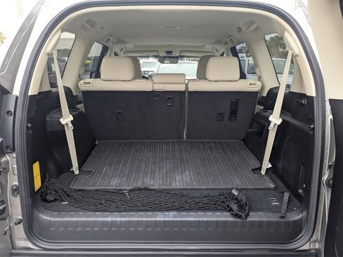 Used 2022 Lexus GX 460 Premium w/ Premium Package image 13