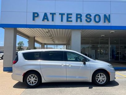 Used 2024 Chrysler Pacifica Touring-L