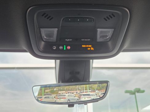 Used 2022 Chevrolet Traverse LT w/ Midnight/Sport Edition image 24