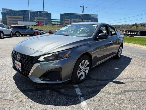 Certified 2025 Nissan Altima 2.5 S FWD image 6